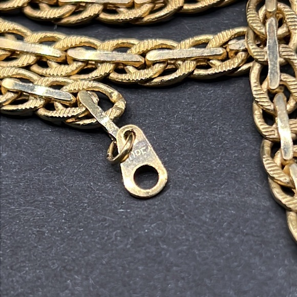 Gorgeous vintage Korea heavy gold tone necklace - Picture 3 of 4